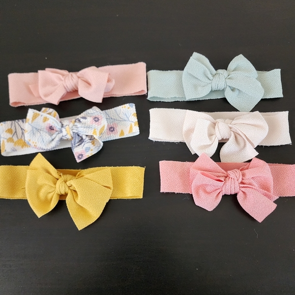 3/$12 ● 6 headbands with bows 6-24m - Picture 1 of 4